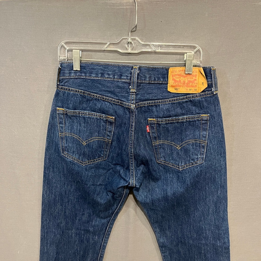 Levi's 501 Original Fit Jeans Men 30x32 Dark Wash Blue Button Fly Denim - Picture 10 of 11